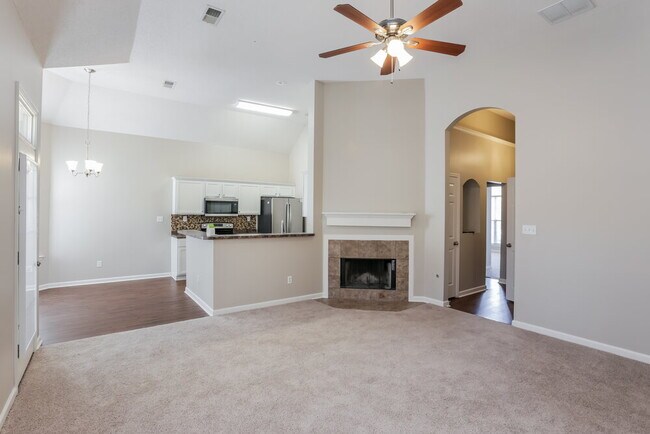 Foto del edificio - 4662 Tulip Creek Dr