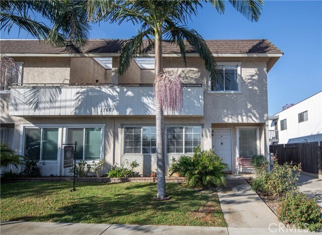 Foto principal - 17661 Van Buren Lane