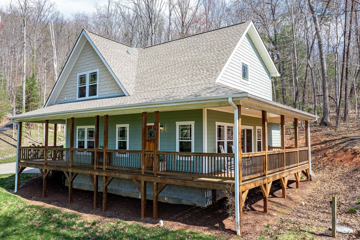Primary Photo - East AVL - Contemporary Farmhouse on Large...