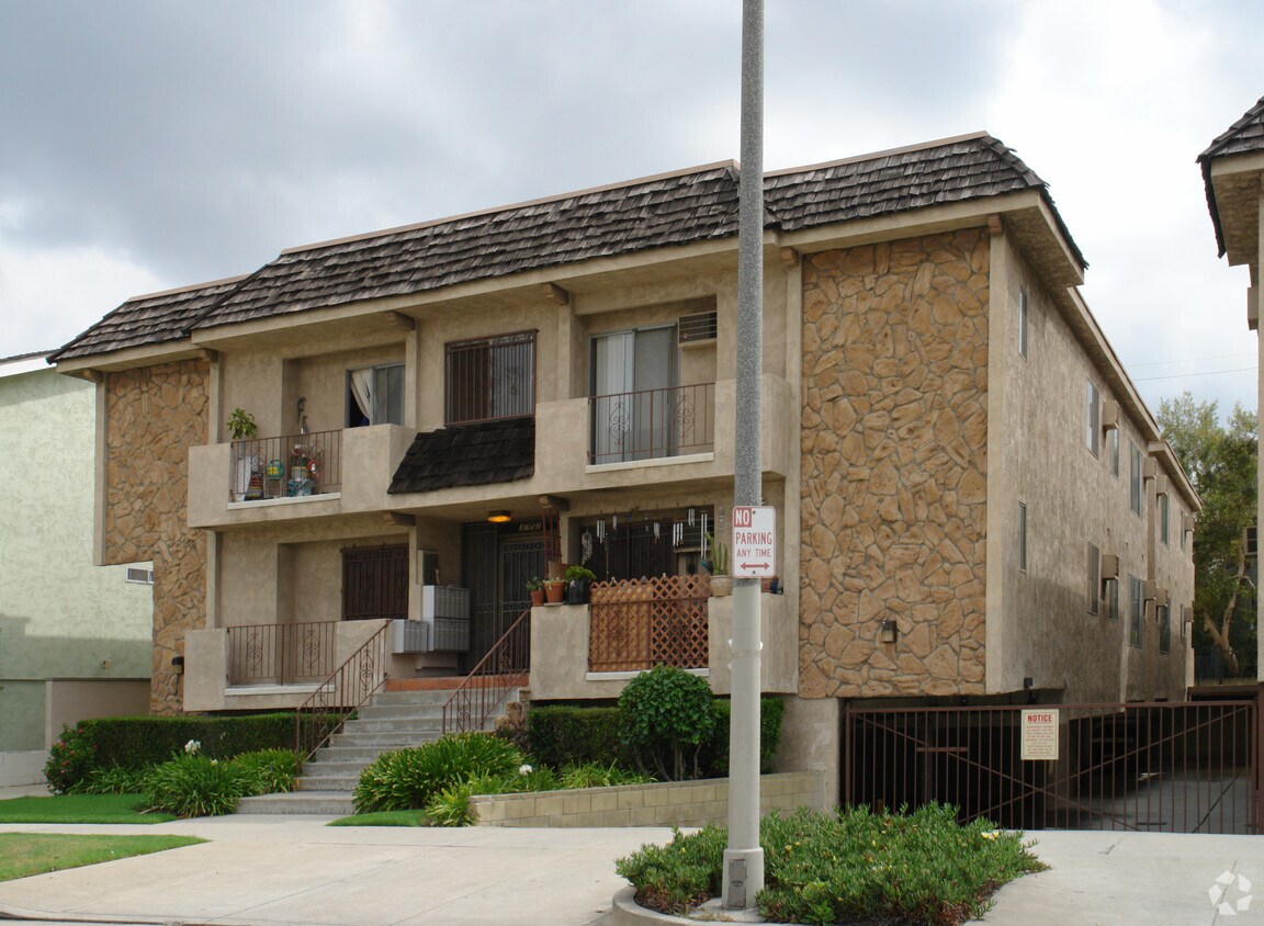 Foto principal - 3752 Hughes Ave