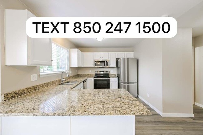 Foto del edificio - 3842 Primrose Ln