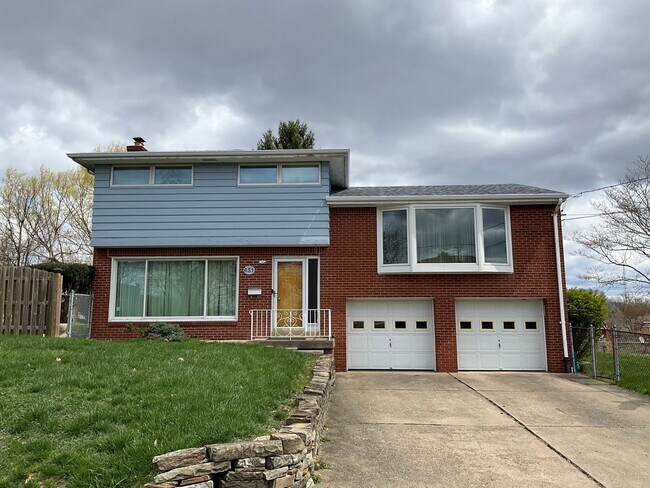 Building Photo - Private Split-Level 3bed 1.5 bath Retreat ...