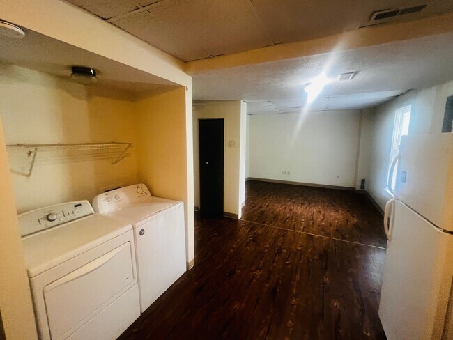 Foto del edificio - 409 Forest Ave