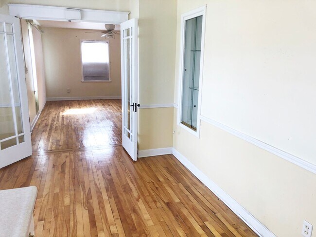 Foto del edificio - 2 BR Ranch Style Home with Fenced-in Back Yard & 1-Car Detached Garage