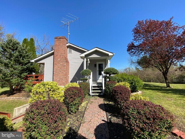 Building Photo - 2018 Oldfield Point Rd