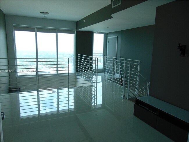 Foto del edificio - 60 SW 13th St