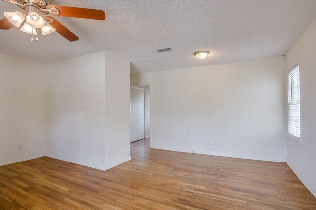 Foto del edificio - Pre Leasing for fall 2026! 2/1 in Tech Terrace