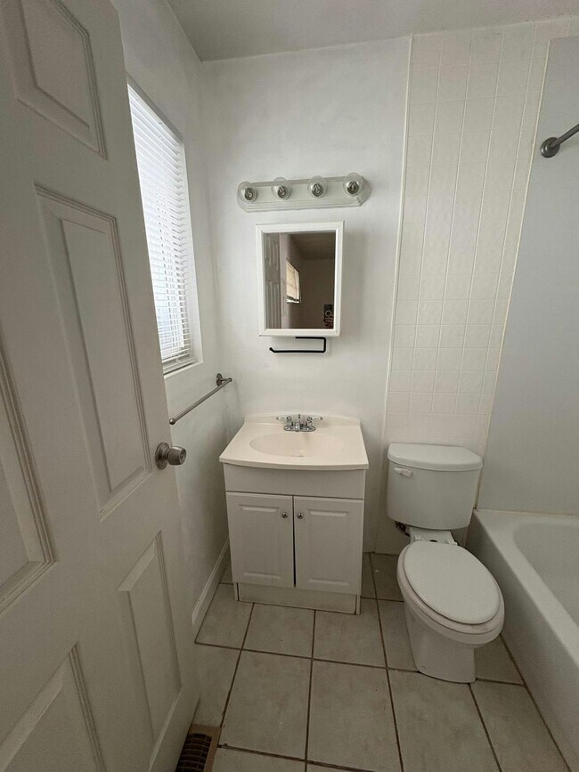 Foto del edificio - 56 Fernwood Ave