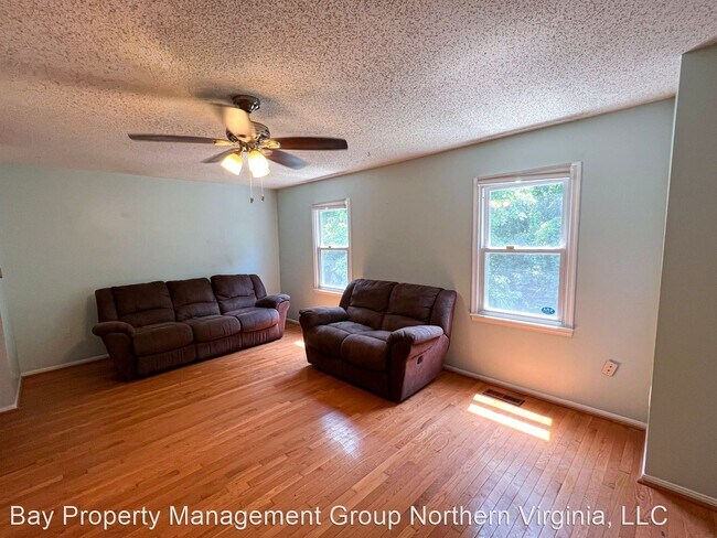 Building Photo - 3 br, 2.5 bath House - 3067 Tecumseh Ct