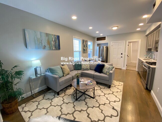 Building Photo - 17 Howes St