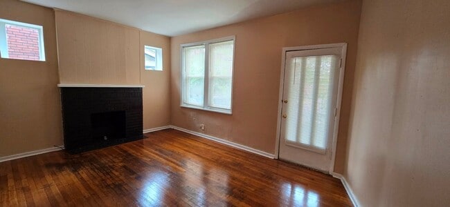 Foto del edificio - 4628 S Compton Ave