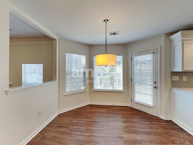 Building Photo - 19005 Kanawha Dr