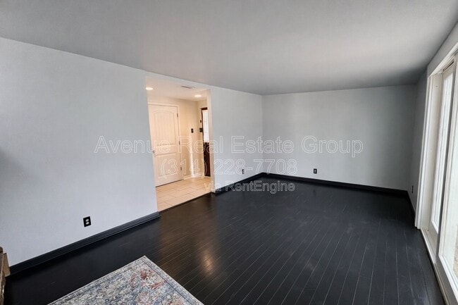 Building Photo - 449 Crest Ave