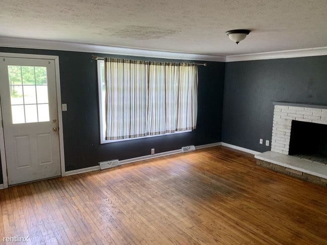 Building Photo - 3 br, 1 bath House - 2938 Som Center Rd