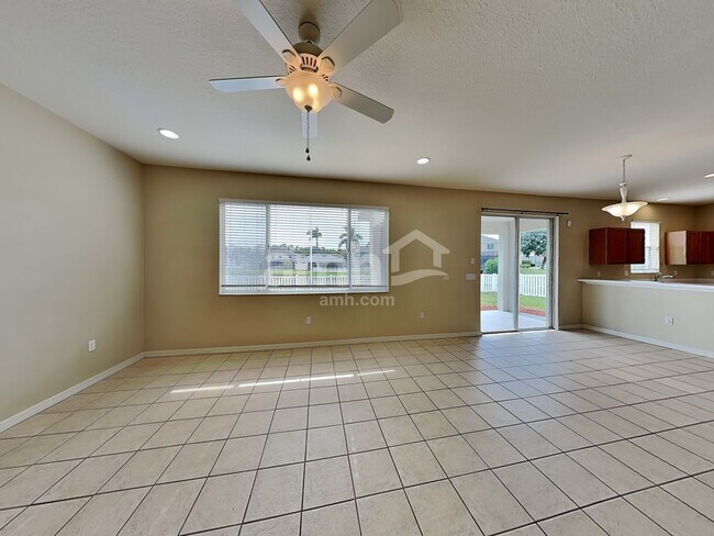 Foto del edificio - 8809 Founders Cir