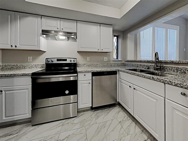 Foto del edificio - 23414 Cimber Ln