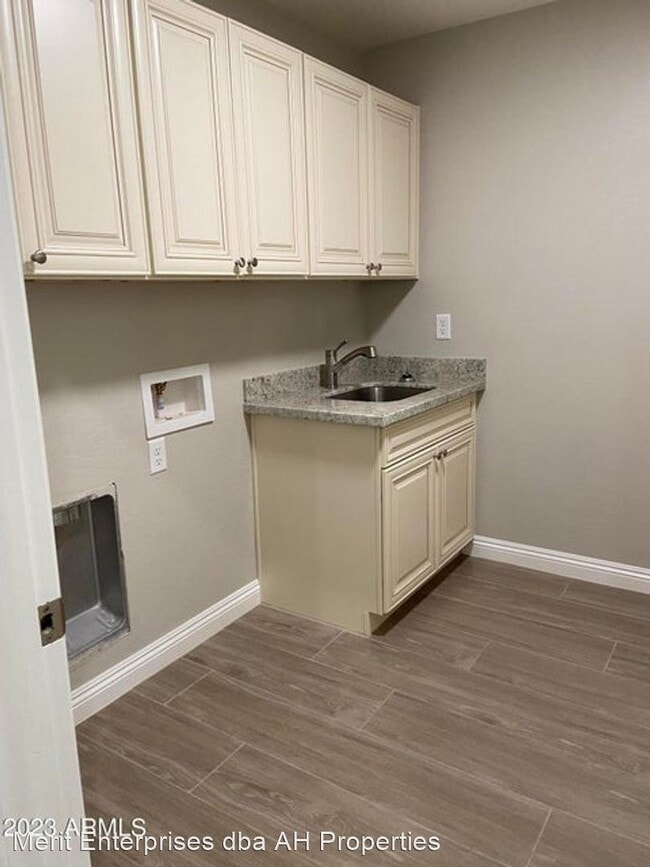 Building Photo - 2 br, 2 bath House - 8763 E GREENVIEW DR
