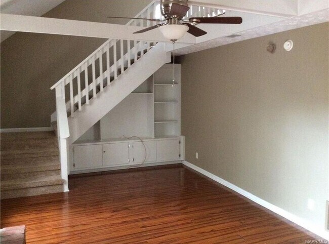 Building Photo - 3284 Little John Dr