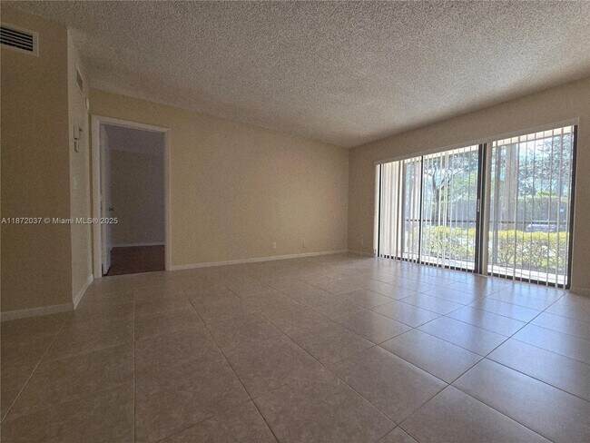 Foto del edificio - 204 Foxtail Dr