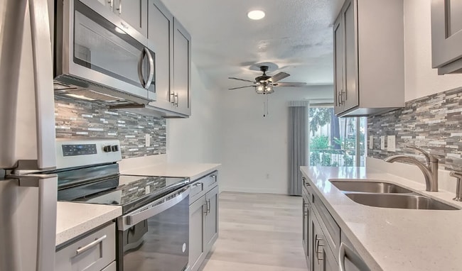 Building Photo - Fully Renovated AUBURN condo