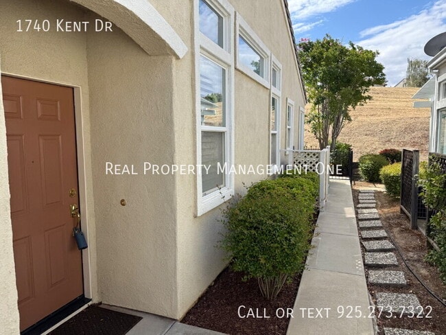 Building Photo - 1740 Kent Dr