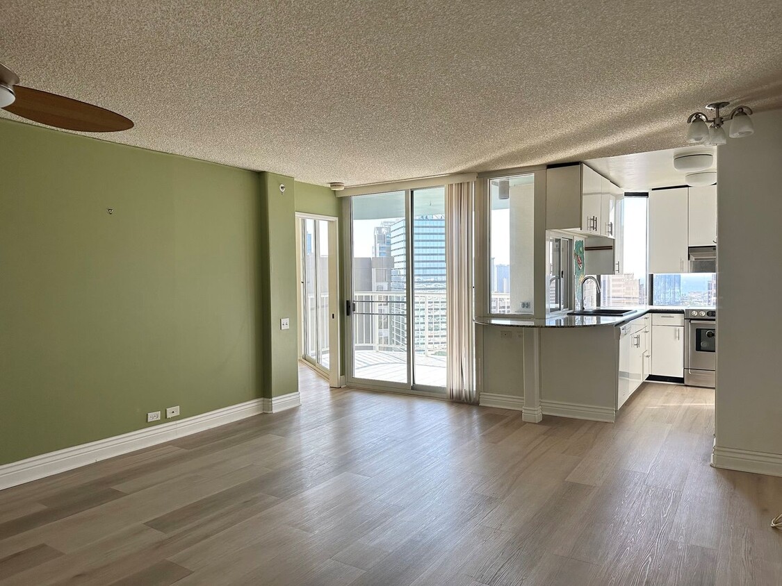 Foto principal - Pet Friendly Honolulu Park Place 2BR/2BA/2...