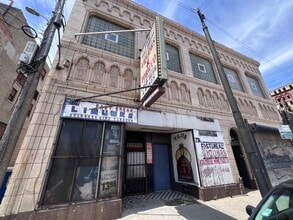 Building Photo - 22 N Pulaski Rd