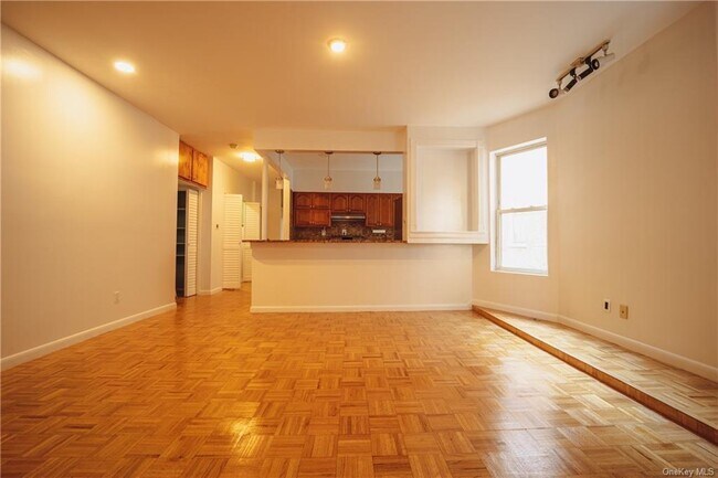 Building Photo - 828 Manida St