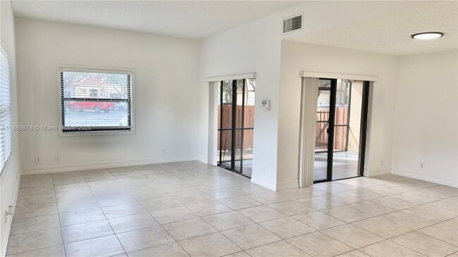 Foto del edificio - 501 Racquet Club Rd
