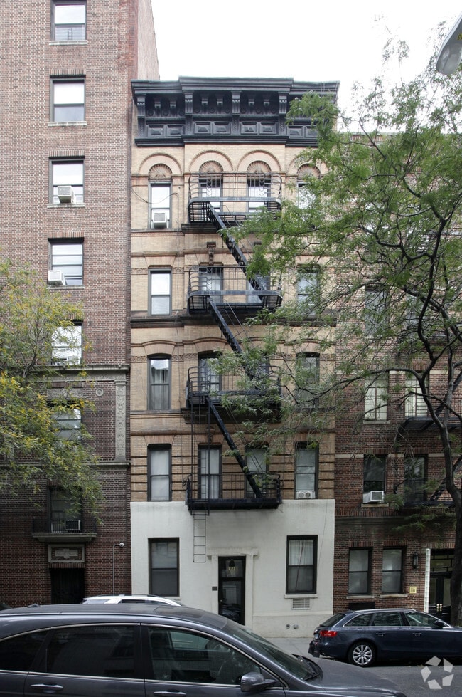 Building Photo - 121 E 82nd St