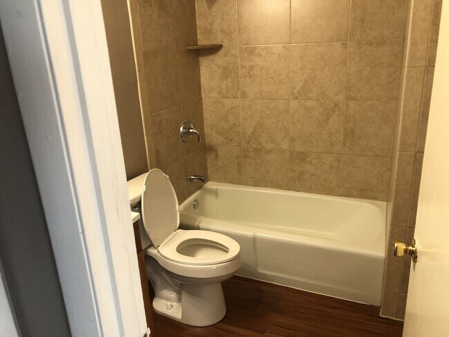 Building Photo - 290 Hedgewood Ct