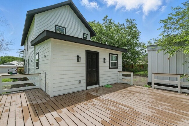 Foto del edificio - 903 N Miller St