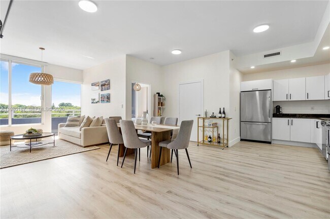 Foto del edificio - 3250 Grand Ave