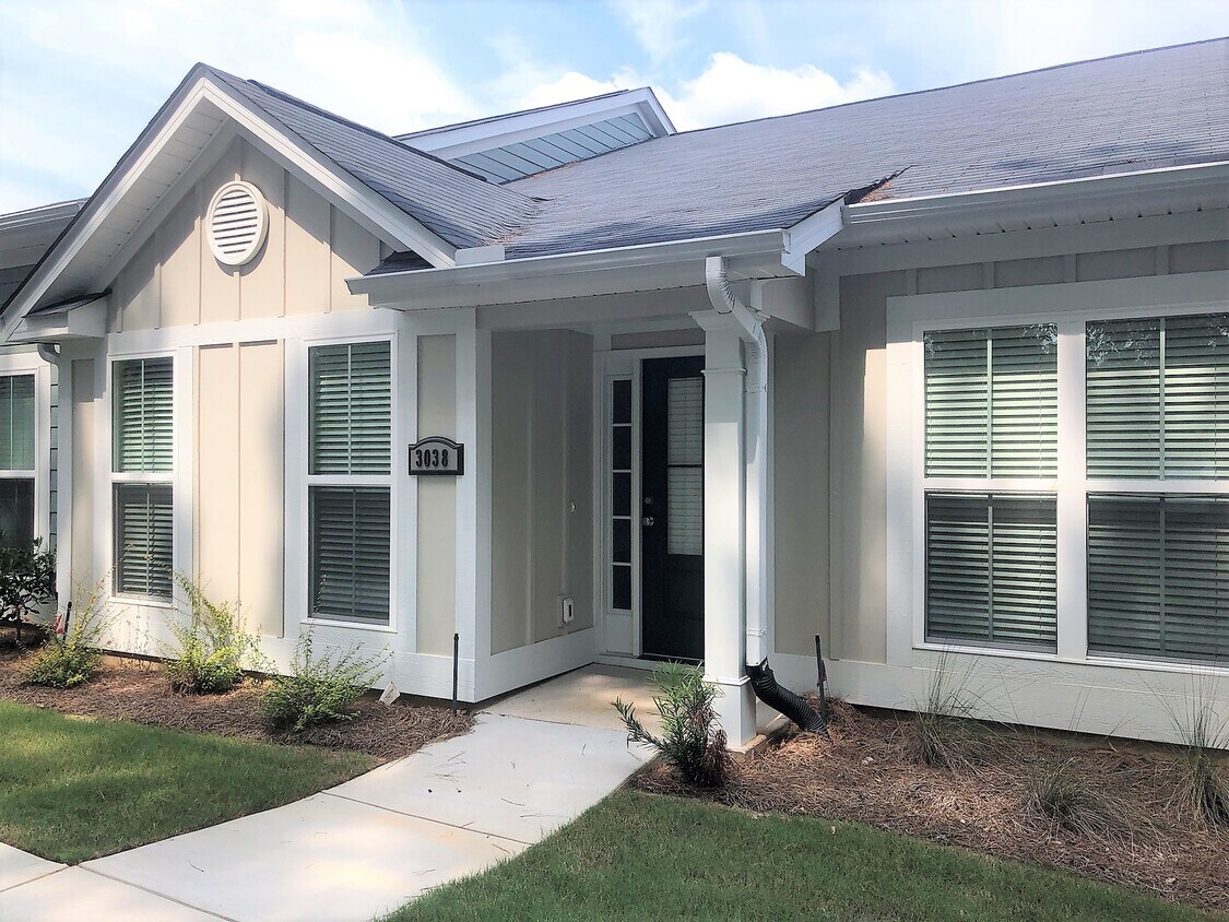 Foto principal - 3038 Stanhope Dr