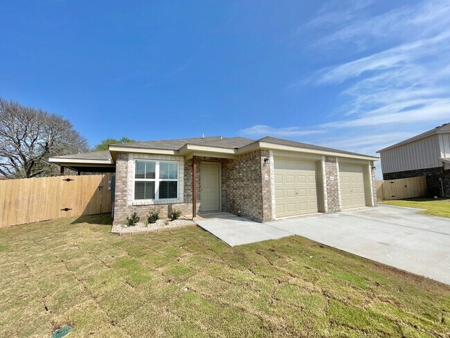 Foto del edificio - 1704 Castroville Trl