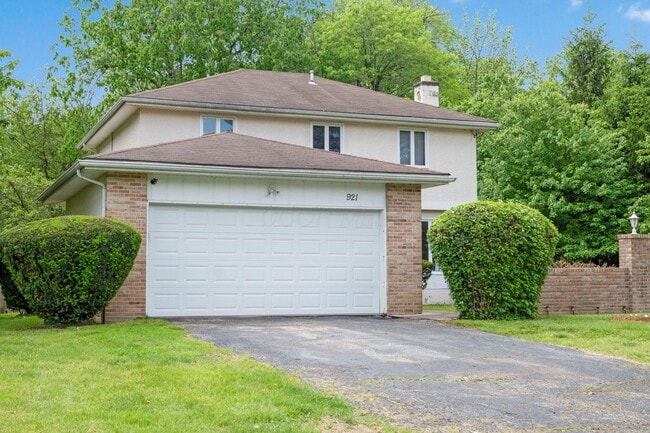 Building Photo - 921 Beechwood Rd