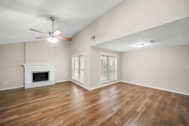 Foto del edificio - 1606 Stone Lake Dr