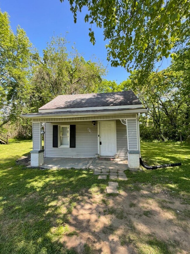 Building Photo - 2 bedroom, 1 bath house in Columbia!