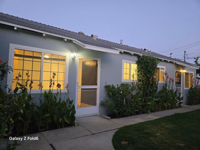Building Photo - 1810 W Victory Blvd