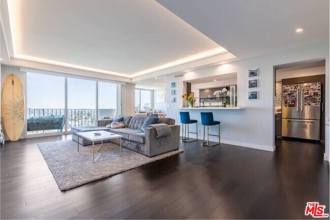 Foto del edificio - 818 N Doheny Dr