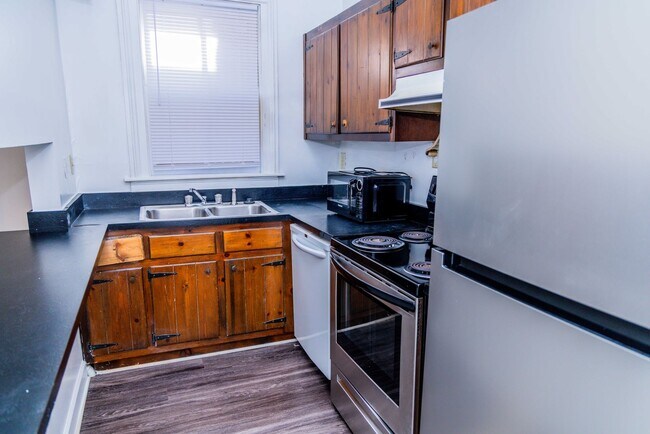 Photo - 104 & 104 1/2 E Clay St Apartment