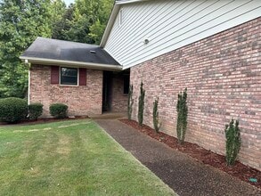 Building Photo - 275 Woodcastle Dr