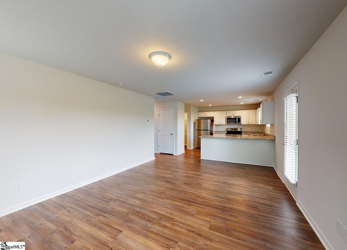 Foto del edificio - 470 Pollyanna Dr