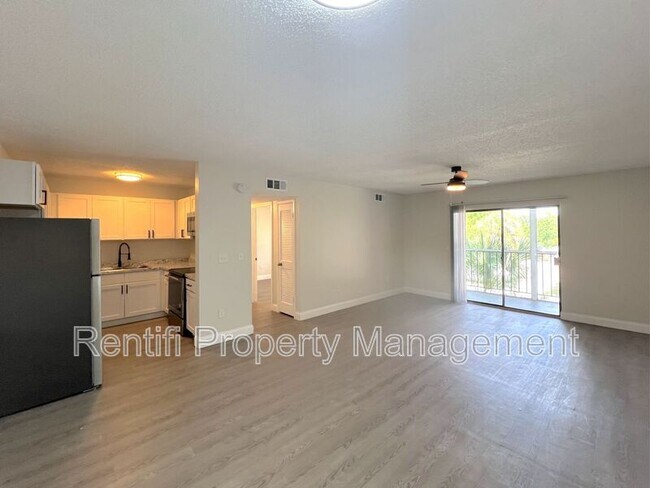 Foto del edificio - 3738 Central Ave