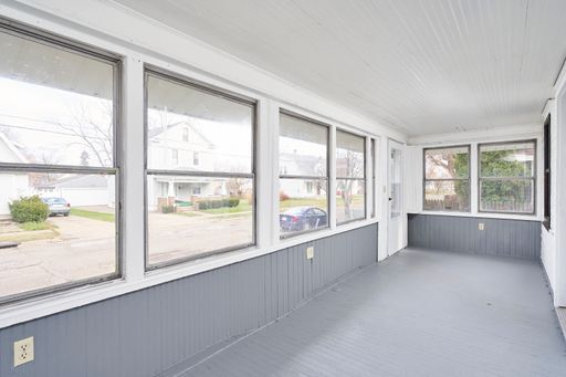Foto del edificio - Beautifully remodeled 3 bed 1 bath colonial in East Akron !