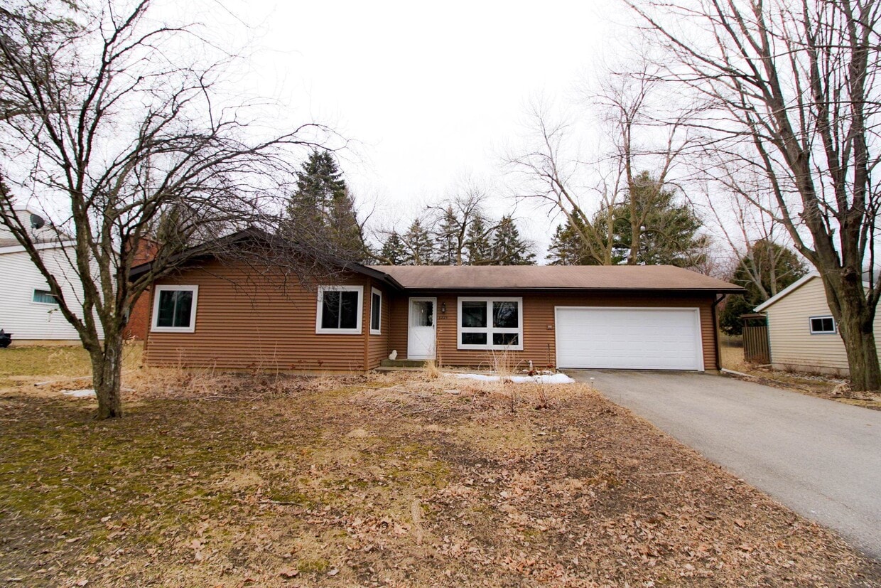 Primary Photo - 6225 Putnam Rd