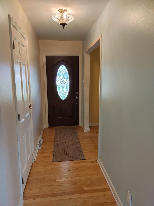 Building Photo - 1706 Forest Hills Dr