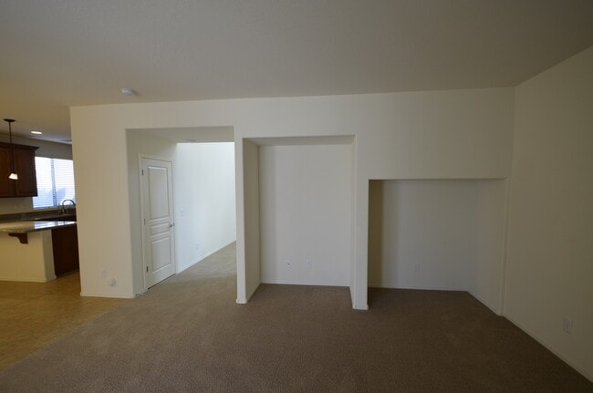 Building Photo - 1680 W Swan Pl
