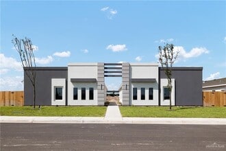 Building Photo - 4220 W Walnut Ave