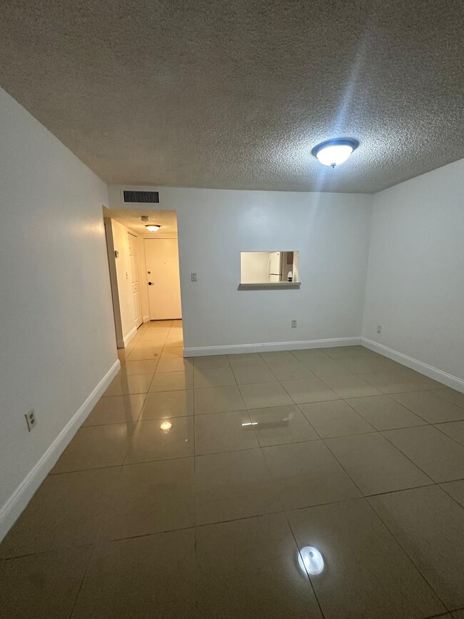 Foto del edificio - 5100 NW 7th St